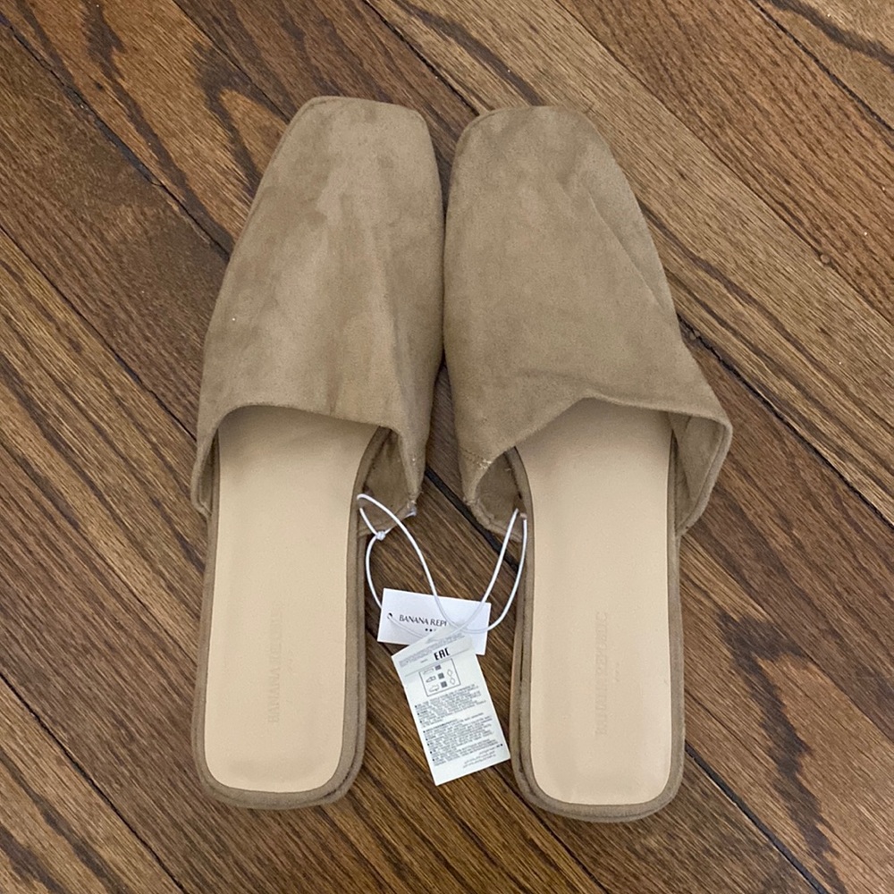 Size 9 brand new Banana Republic mules